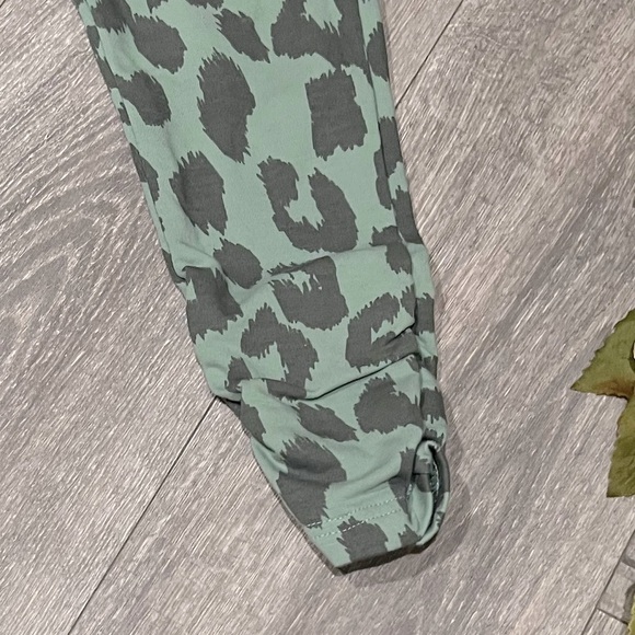 NWOT! Minikid unisex green Leo pinched cheetah leopard animal print joggers 10 - Picture 5 of 10